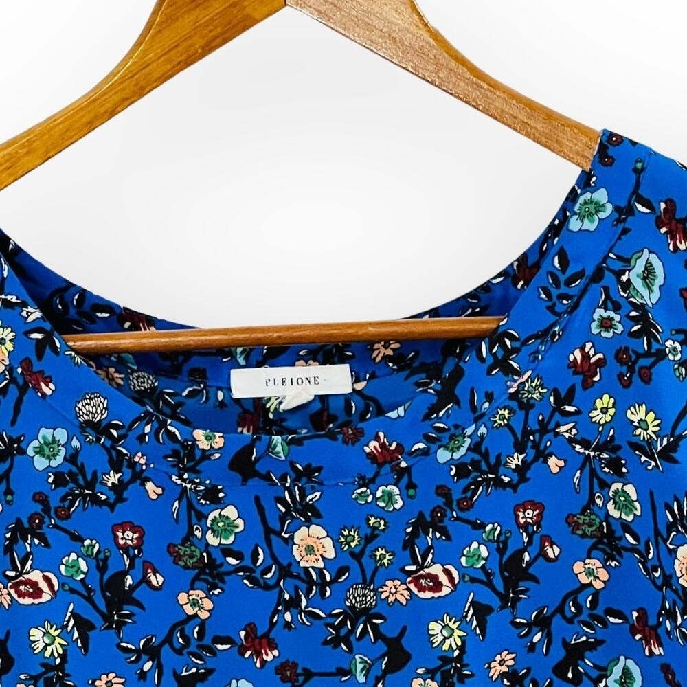 Pleione Floral Blouse Small‎ Blue V Neck Cap Sleeve Popover Boho - Picture 4 of 10